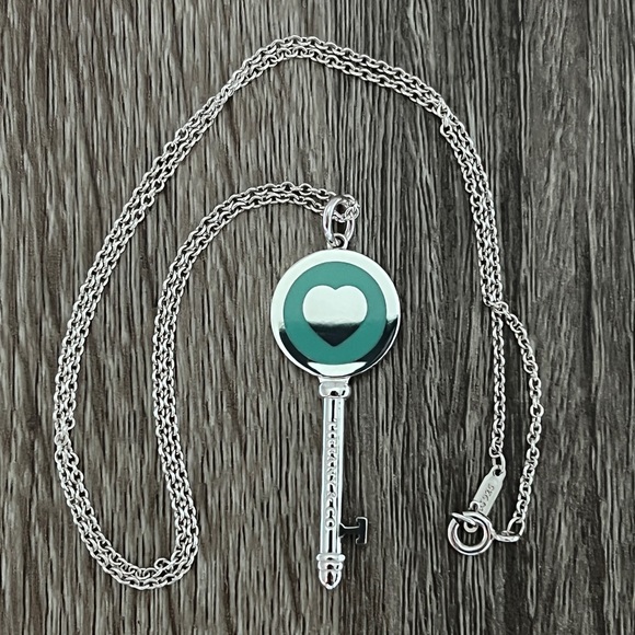 Blue enamel heart key necklace - Picture 5 of 10